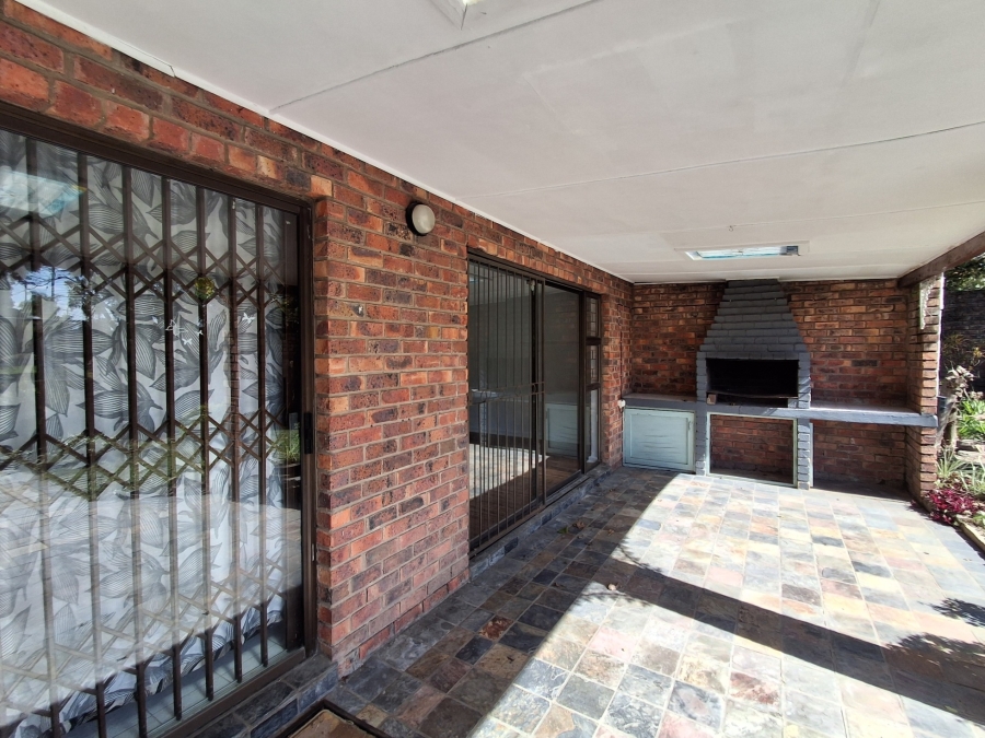 4 Bedroom Property for Sale in Nahoon Valley Park Eastern Cape